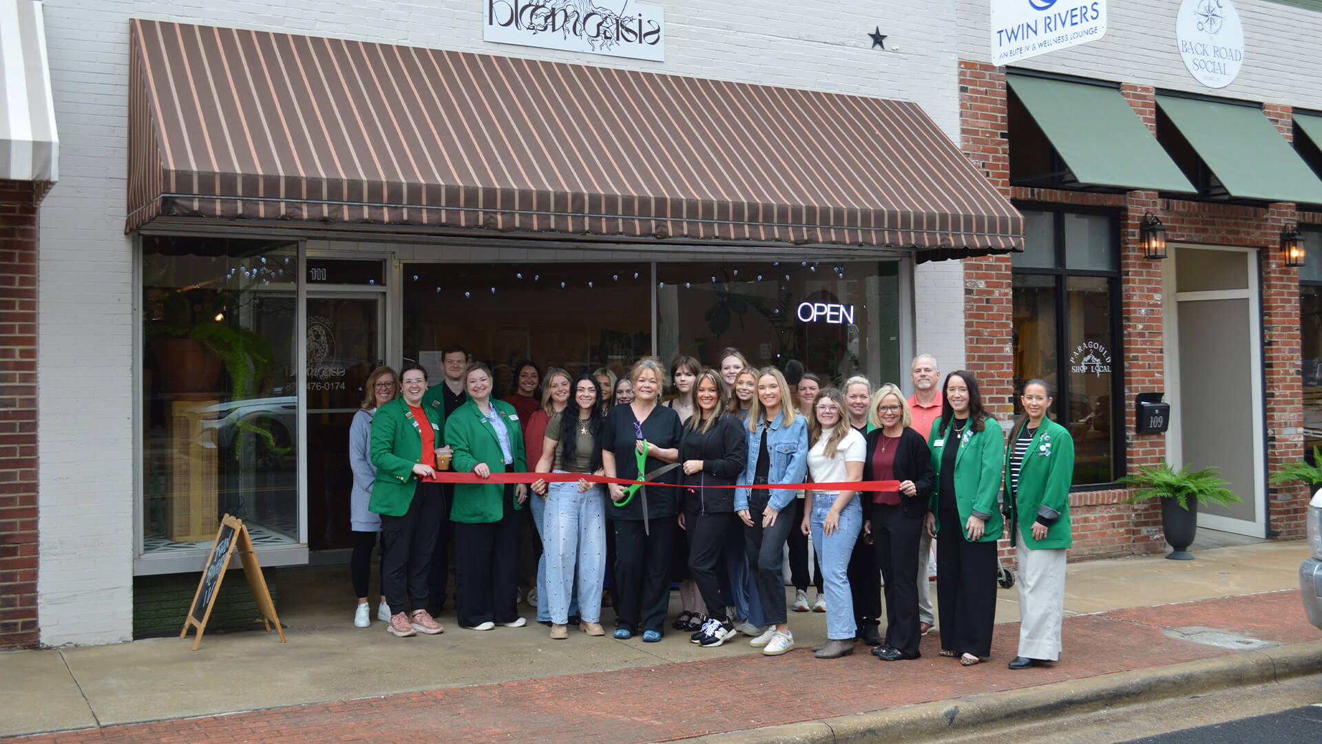 Ribbon cutting ceremony at Twin Rivers.